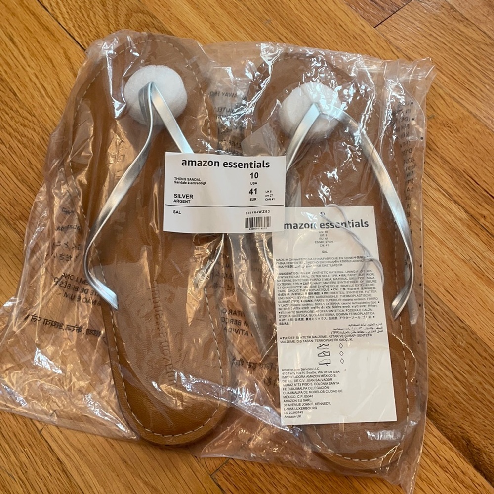 Amazon Essentials Silver Thong Sandals. Size 10 NEW!